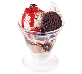 クッキー＆クリームパルフェ　ベリーソース添え